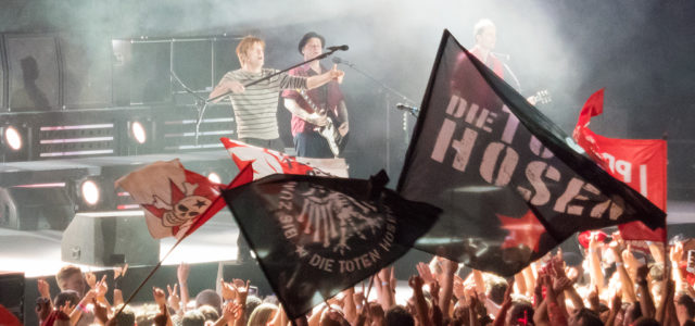 Dokumentarfilm über die Toten Hosen auf ihrer „Laune der Natour“- Tour. Premiere auf der Berlinale. Dann bundesweit in den Kinos