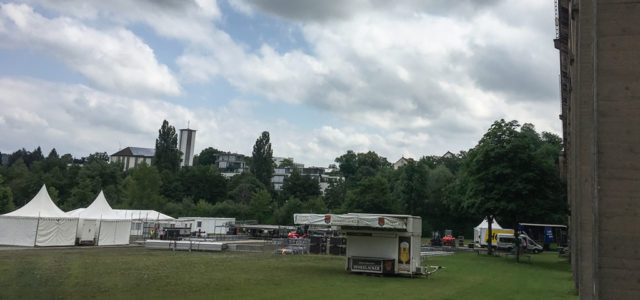 Der Aufbau für LIVE AM VIADUKT in Bietigheim-Bissingen läuft.